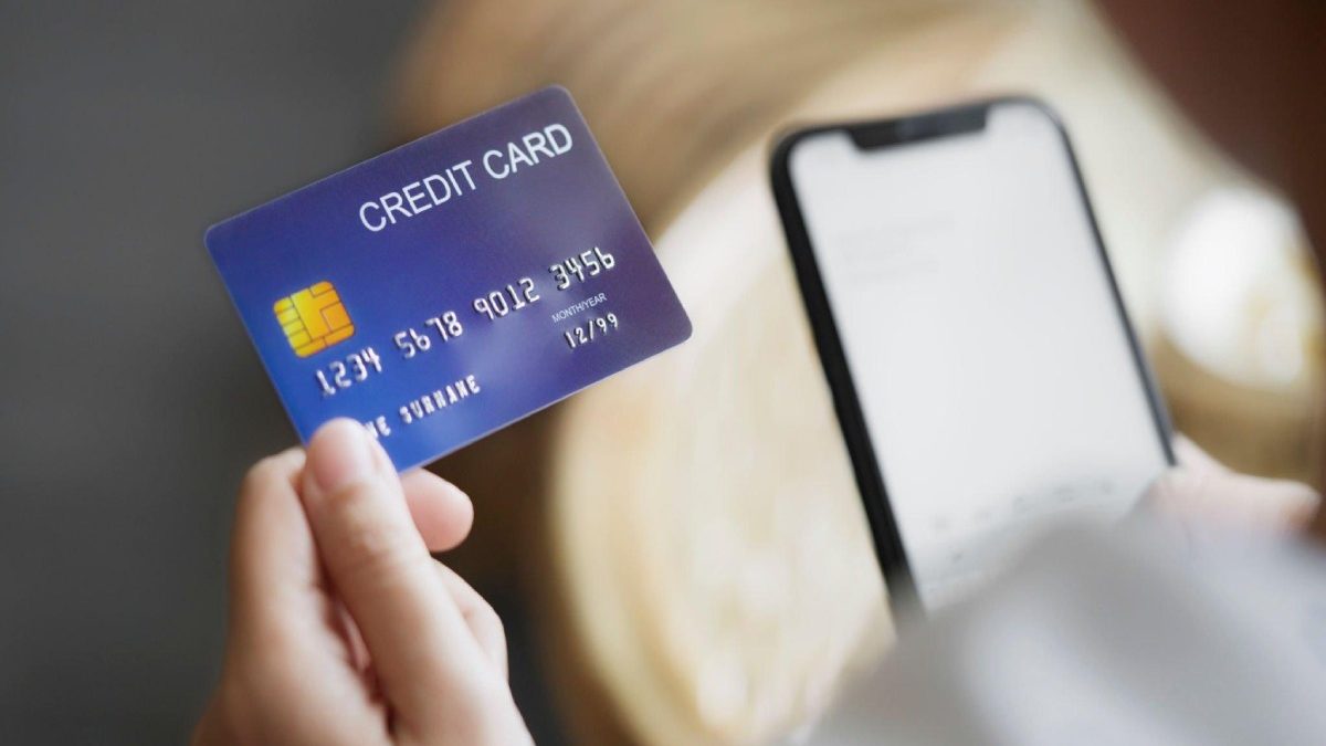 How do Australian credit card scams operate?