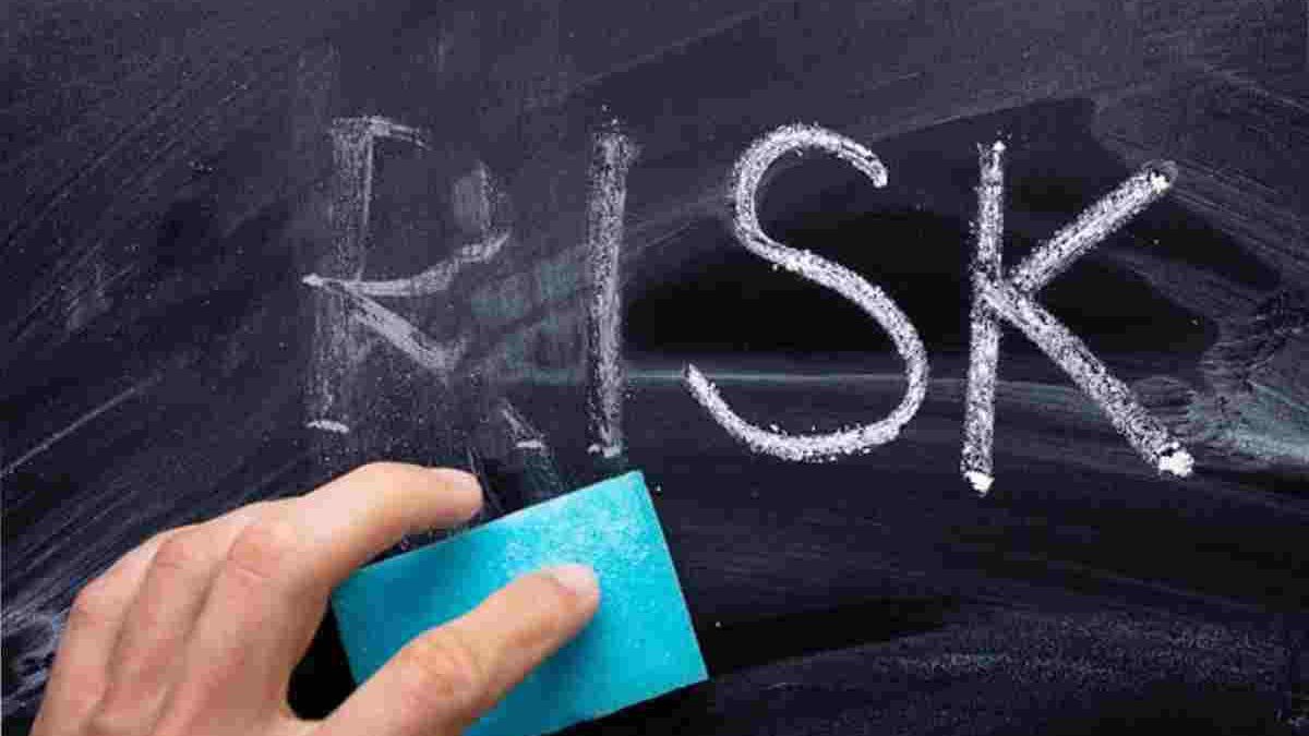 What is One Way for an Entrepreneur to Decrease Risk