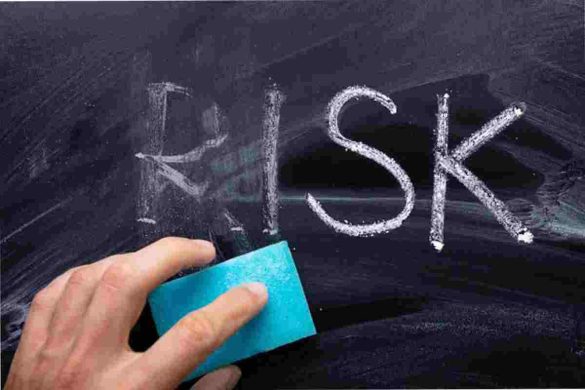 what is one way for an Entrepreneur to decrease risk